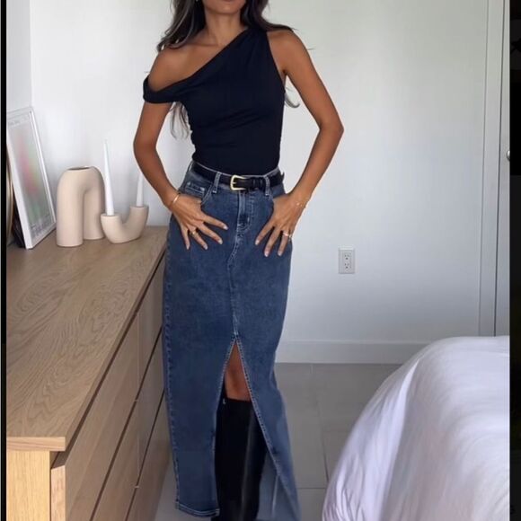 Black off the shoulder top - Picture 2 of 5